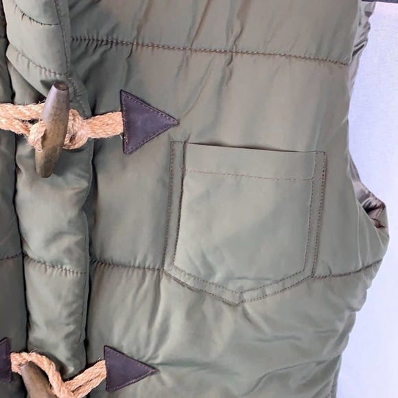 Legendary Military Green Puffer Vest w/ Toggle Buttons - Picture 5 of 12